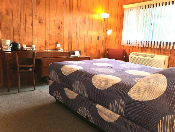 Coach House Motel (Waterway Inn) - Photo From Website